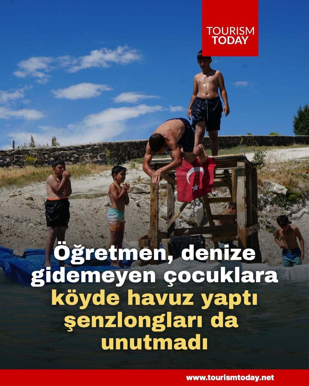 Öğretmen, denize gidemeyen çocuklara köyde havuz yaptı, şenzlongları da unutmadı   