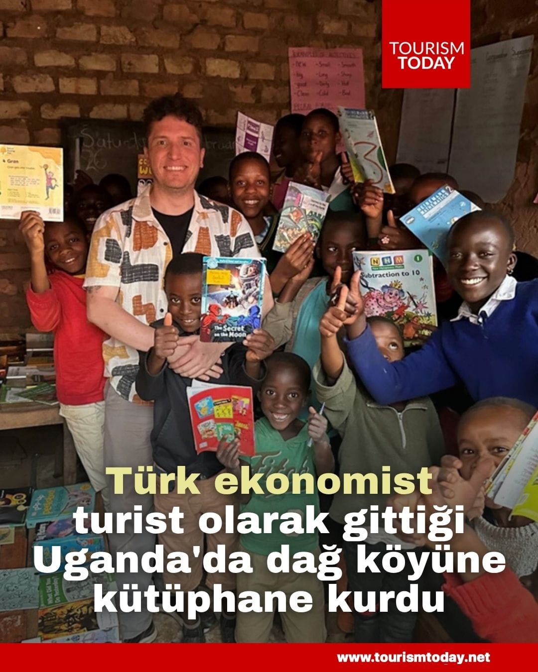 Türk ekonomist, turist olarak gittiği Uganda'da dağ köyüne kütüphane kurdu