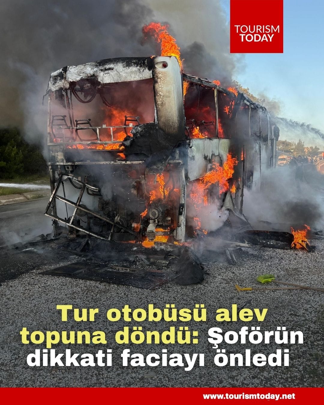 Tur otobüsü alev topuna döndü: Şoförün dikkati faciayı önledi