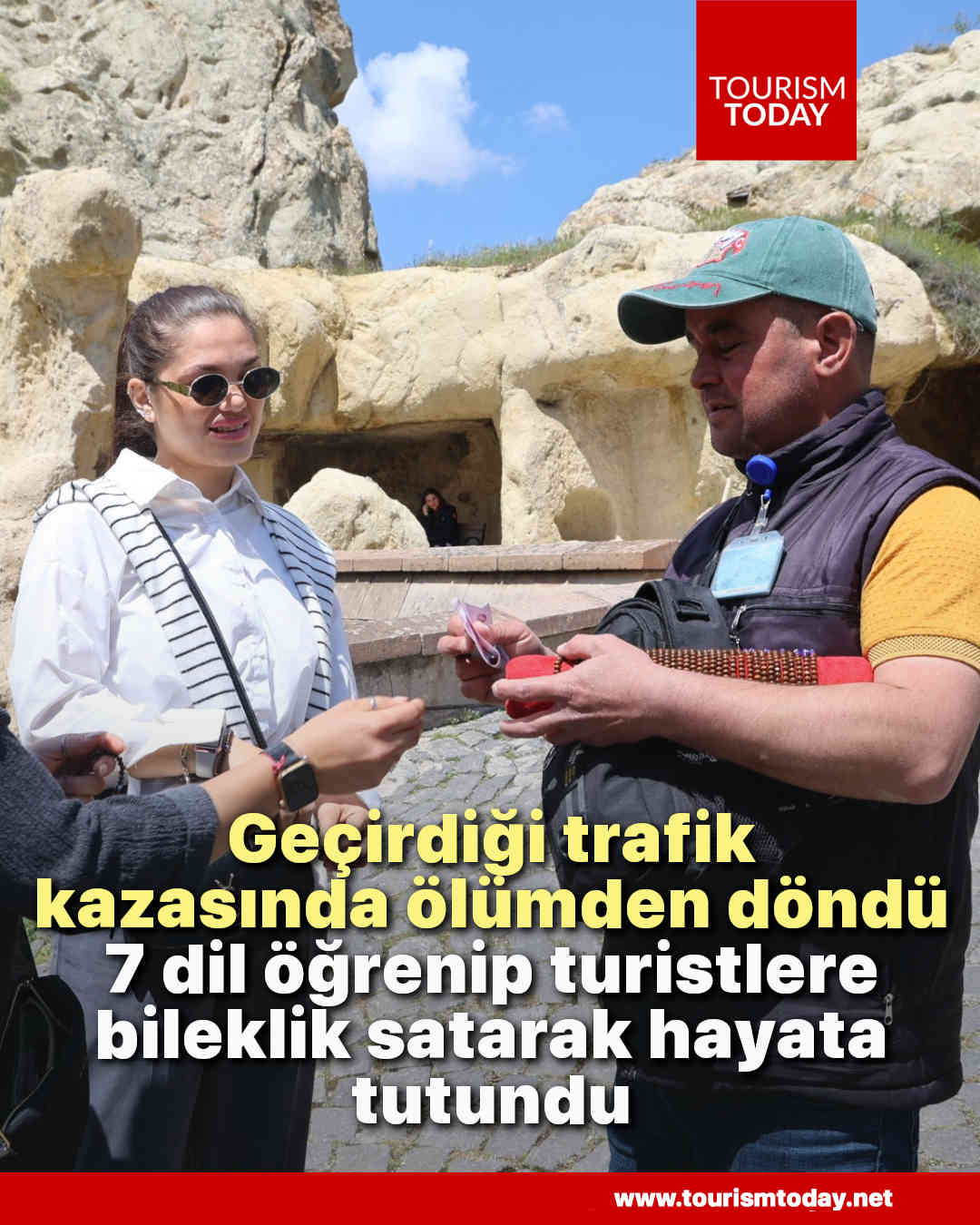 Geçirdiği trafik kazasında ölümden döndü: 7 dil öğrenip turistlere bileklik satarak hayata tutundu