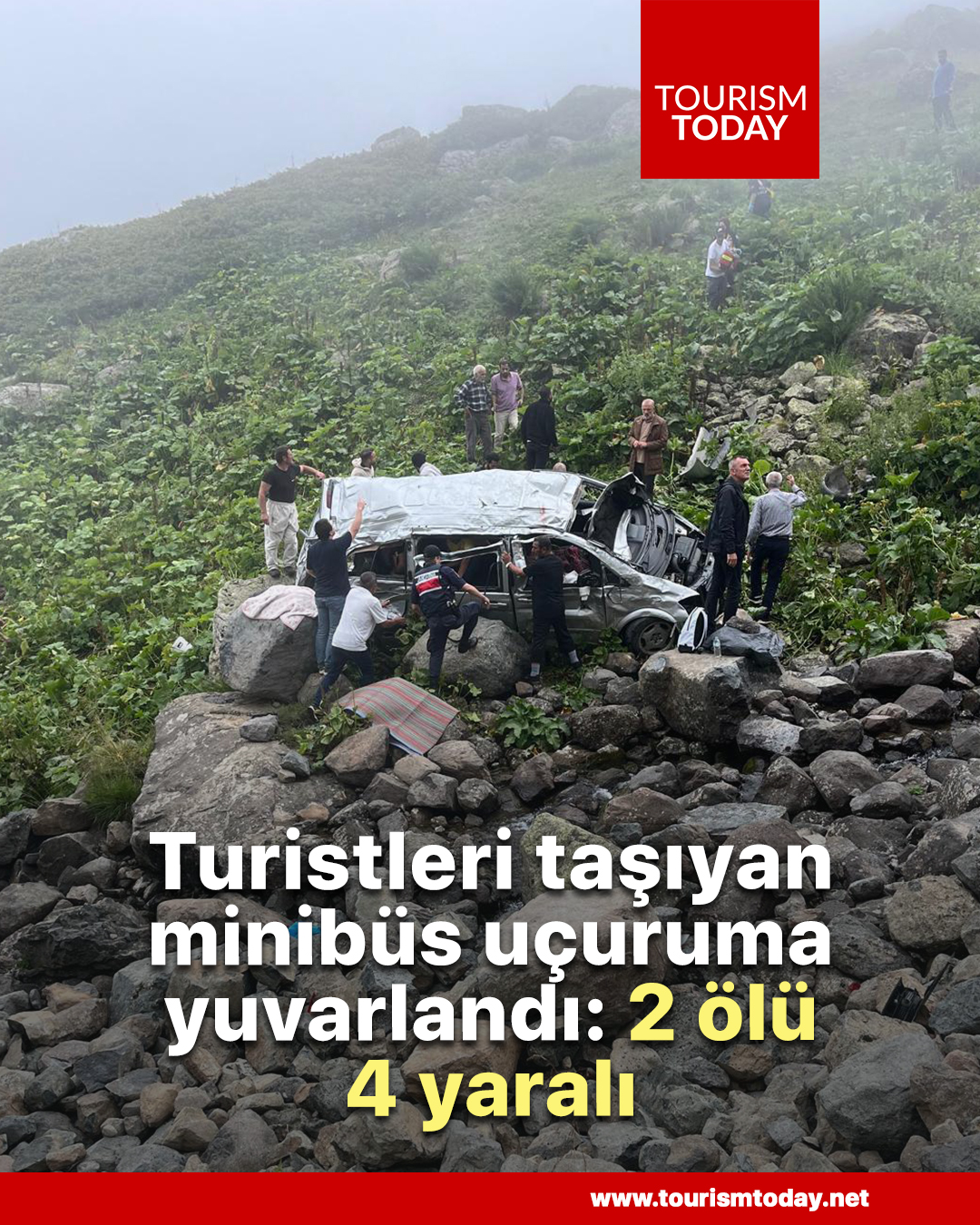 Turistleri taşıyan minibüs, uçuruma yuvarlandı: 2 ölü, 4 yaralı